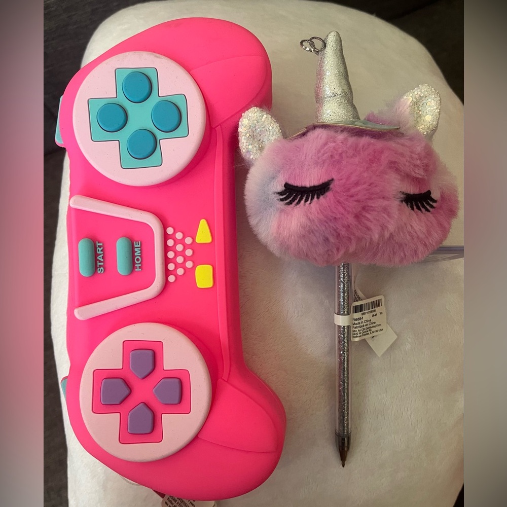 Claire’s  Bundle Pink and Blue Gaming Controller Case and Pen
